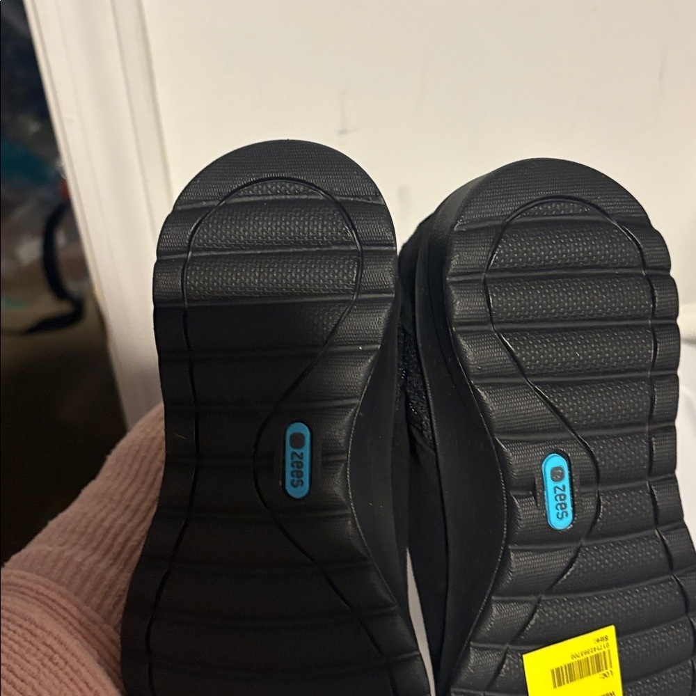 Breezies Black Ankle Booties - Picture 4 of 6
